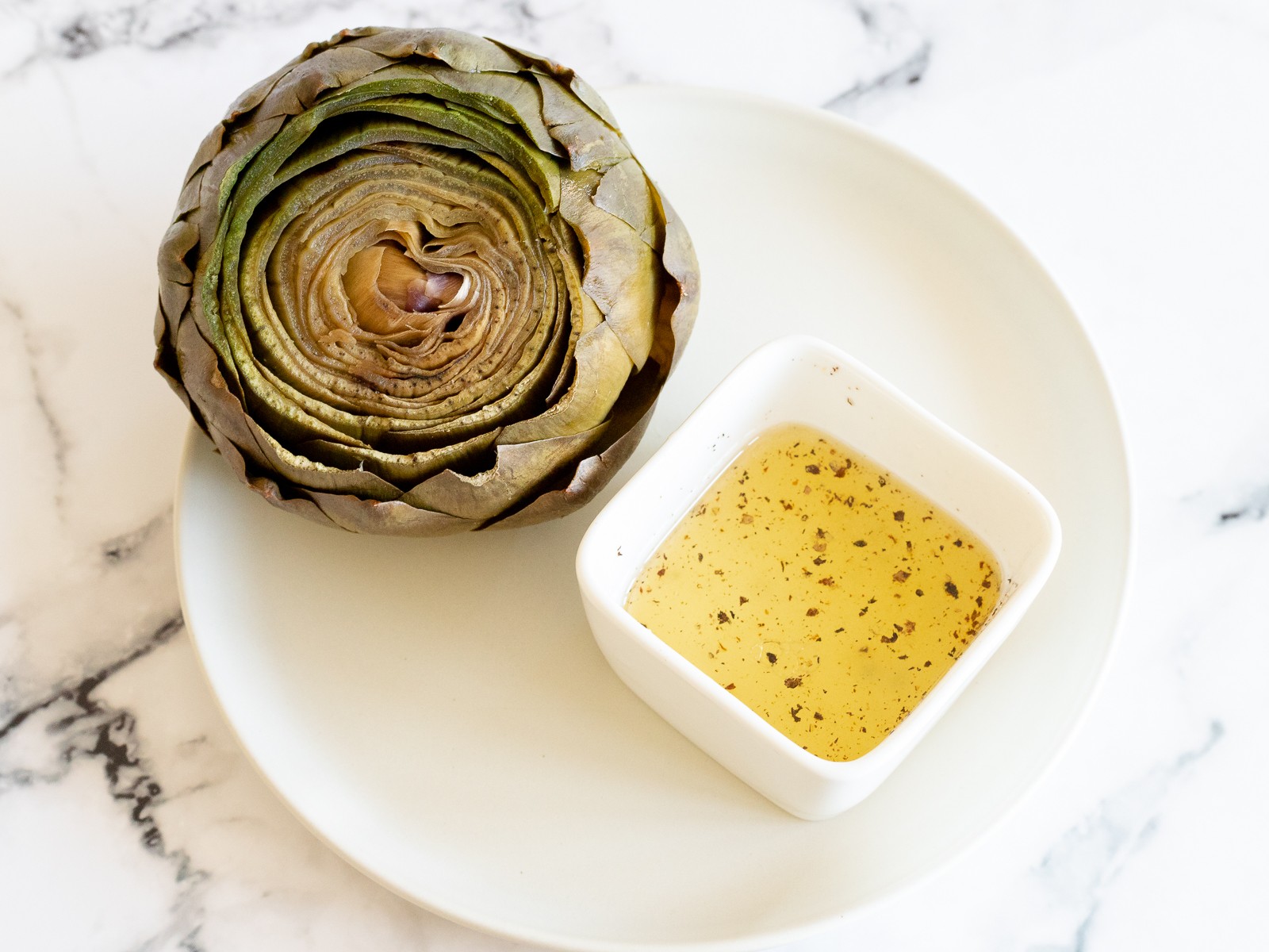 Artichoke with lemon dip